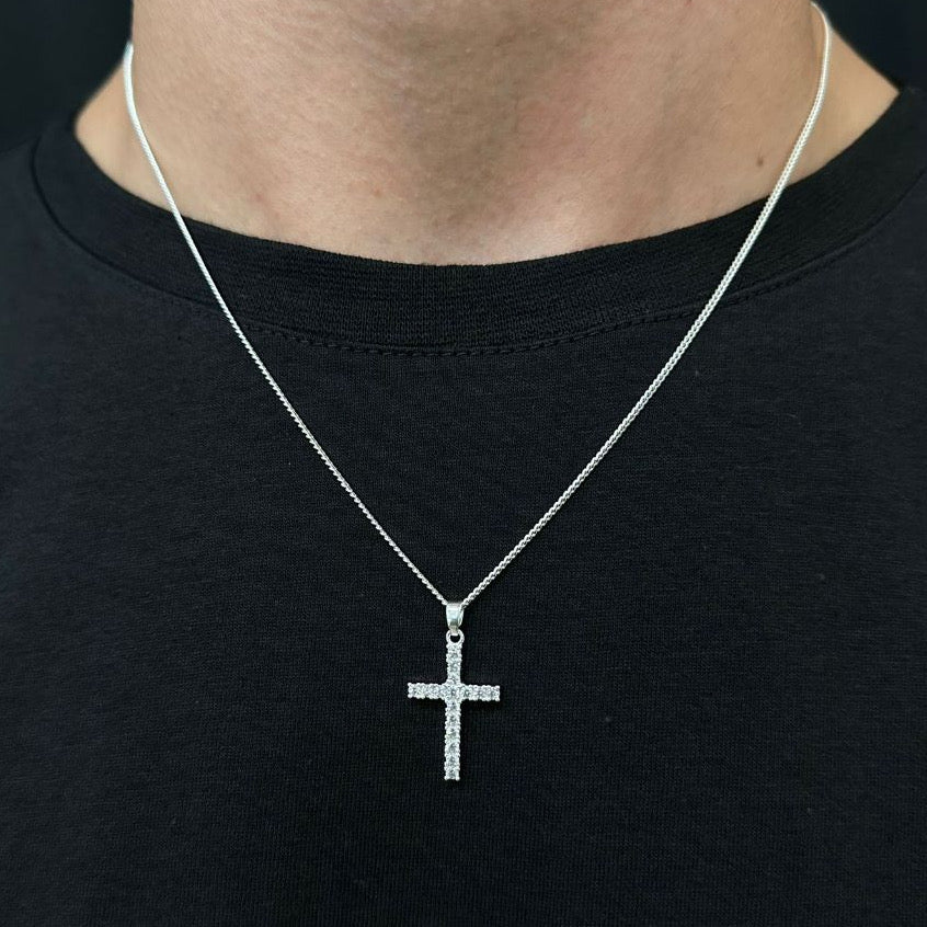Colar Com Pingente Cruz Cravejada