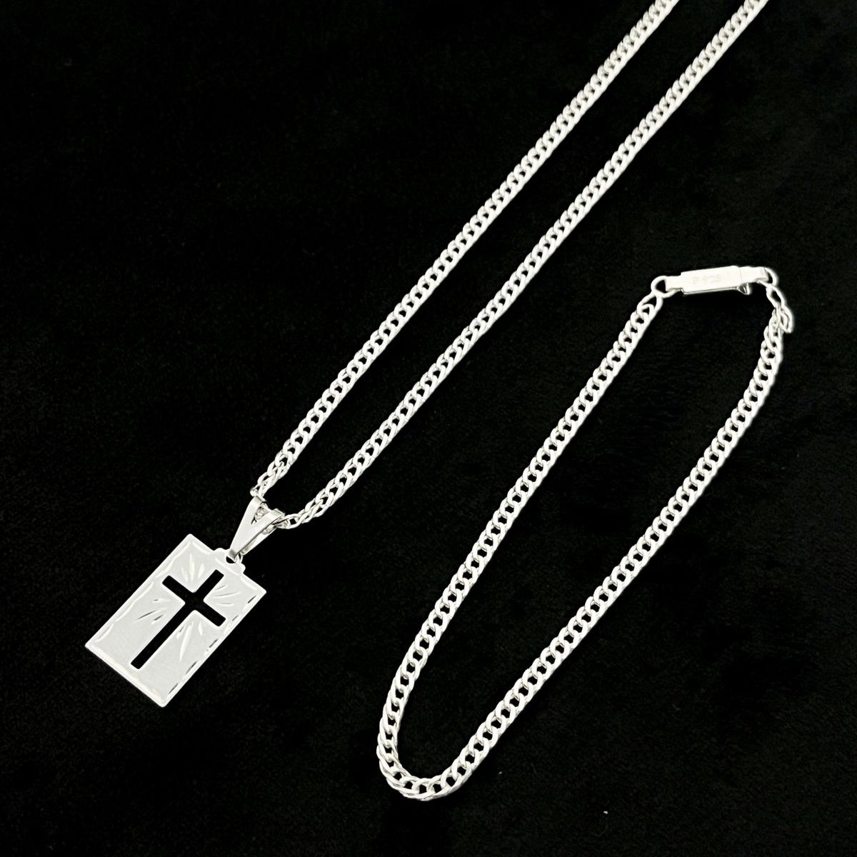 Kit Colar com Placa Cruz Vazada + Pulseira Grumet